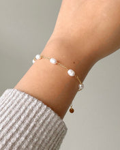 Load image into Gallery viewer, Pearl adjustable bracelet Bloome