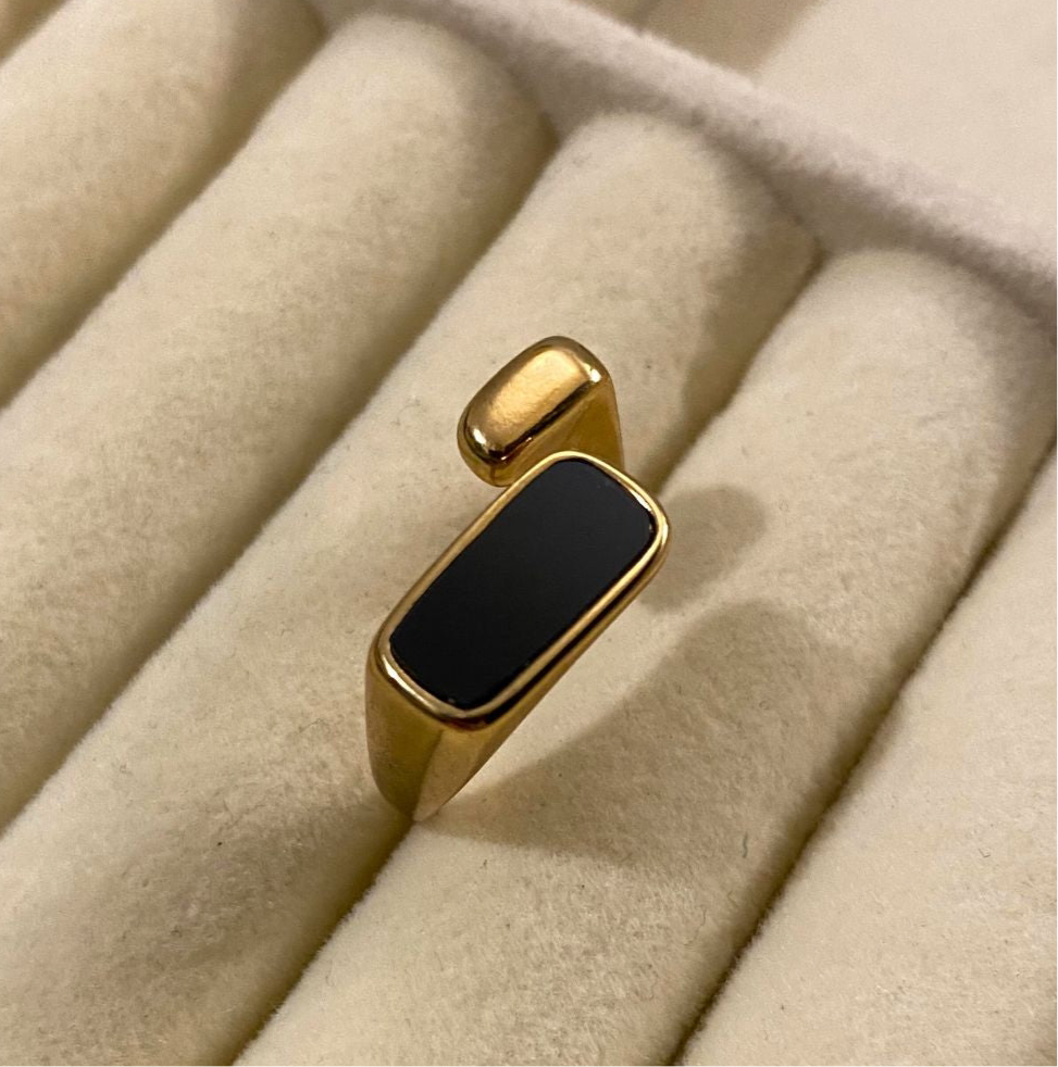 Black stone adjustable ring