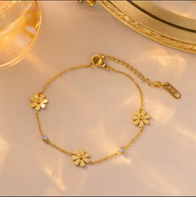 Load image into Gallery viewer, Flower stone bracelet