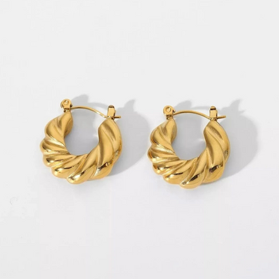 Baroque Hoops – gold-plated coil earrings for women in Pakistan, lightweight stainless steel, anti-tarnish, modern statement jewelry.