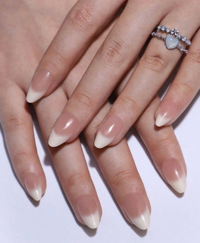 Nature White artificial nails Bloome