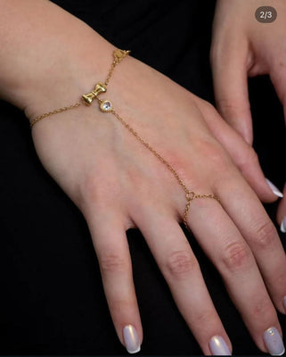 Elegant Bow Hand Chain Bracelet Bloome