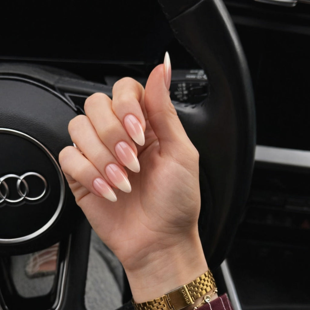 Nature White artificial nails Bloome