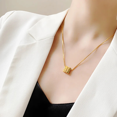 VI Necklace Bloome